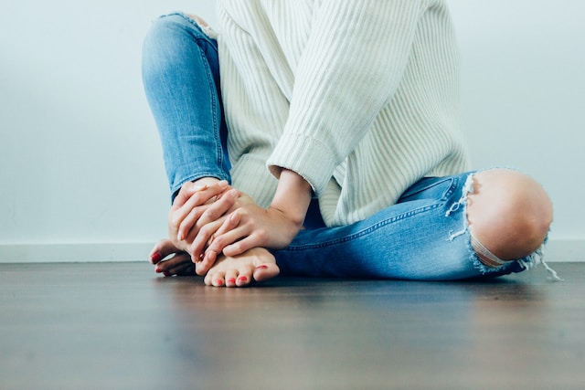 Can a chiropractor help with knee pain? In this comprehensive guide, we'll delve into the world of chiropractic care and explore how it can alleviate knee pain